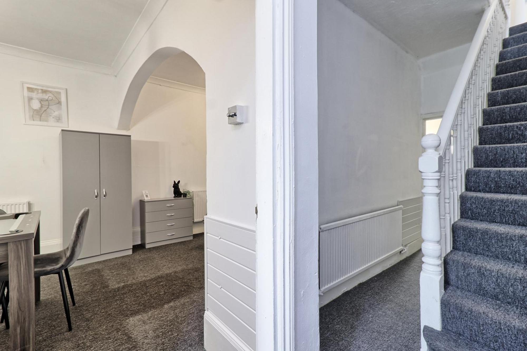 Beautiful Spacious Four Bedroom House With Parking For 2 Cars, 5 Minute Walk To Southend Station Экстерьер фото
