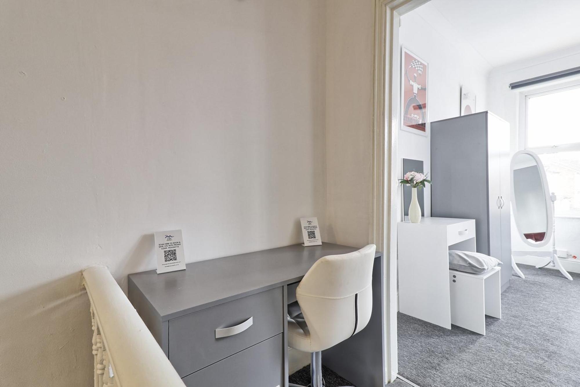 Beautiful Spacious Four Bedroom House With Parking For 2 Cars, 5 Minute Walk To Southend Station Экстерьер фото