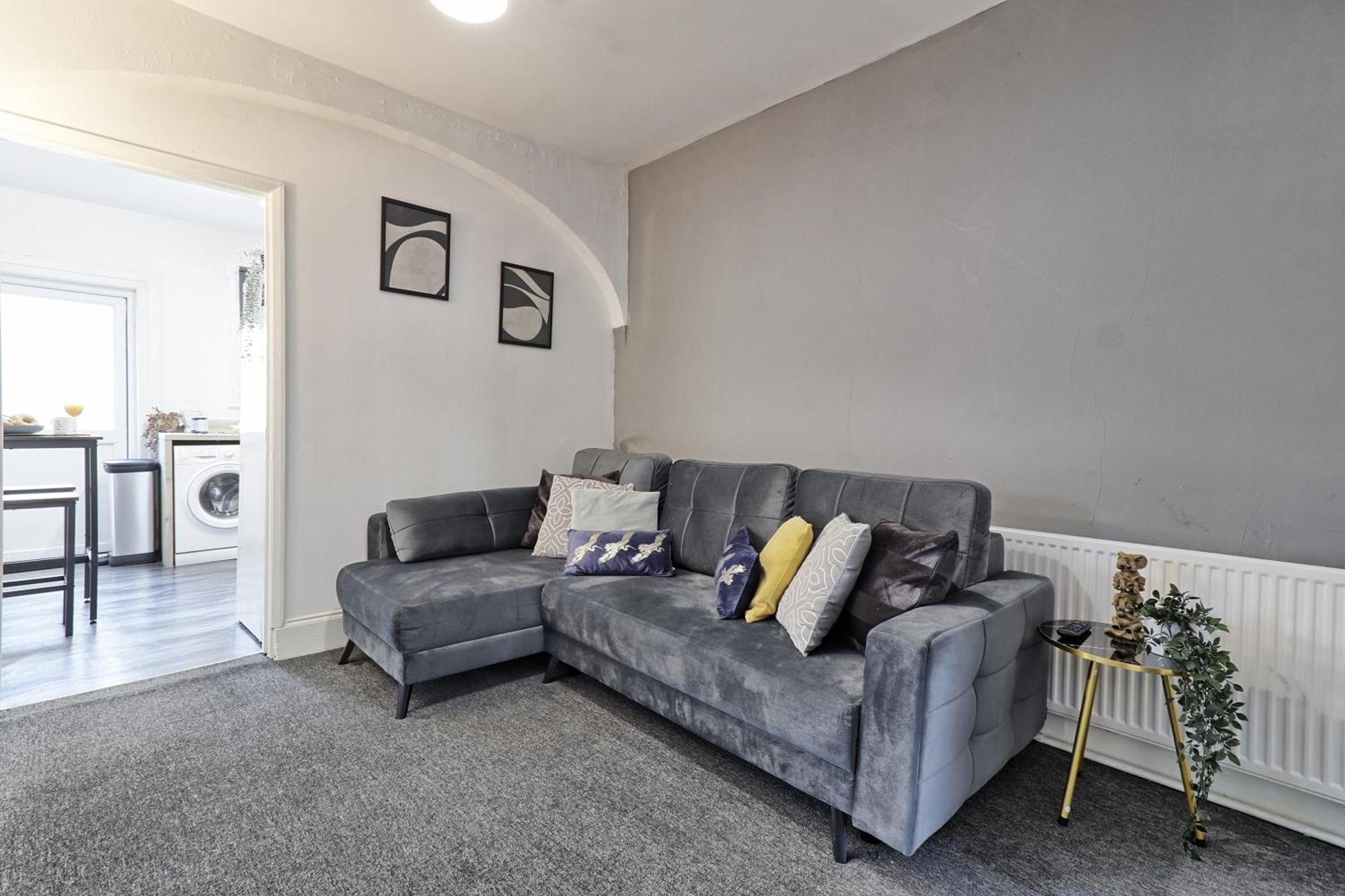 Beautiful Spacious Four Bedroom House With Parking For 2 Cars, 5 Minute Walk To Southend Station Экстерьер фото