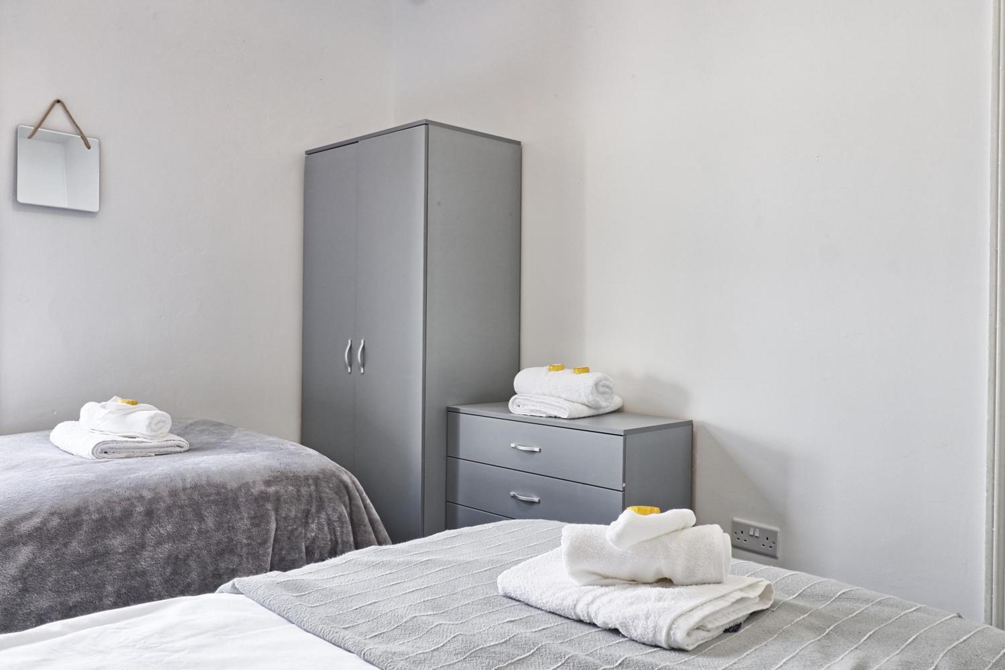 Beautiful Spacious Four Bedroom House With Parking For 2 Cars, 5 Minute Walk To Southend Station Экстерьер фото