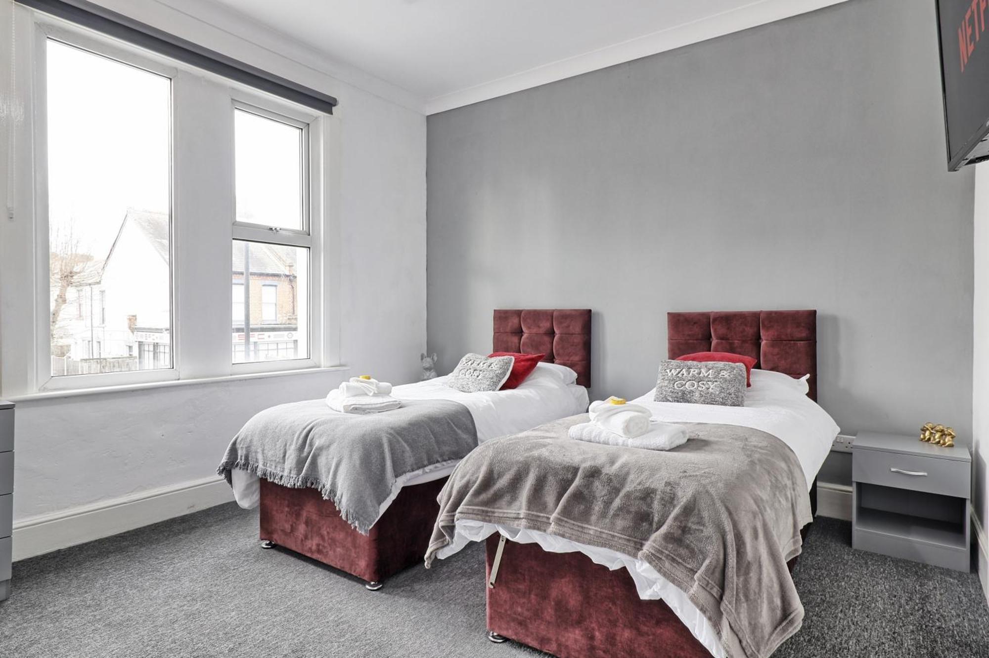 Beautiful Spacious Four Bedroom House With Parking For 2 Cars, 5 Minute Walk To Southend Station Экстерьер фото
