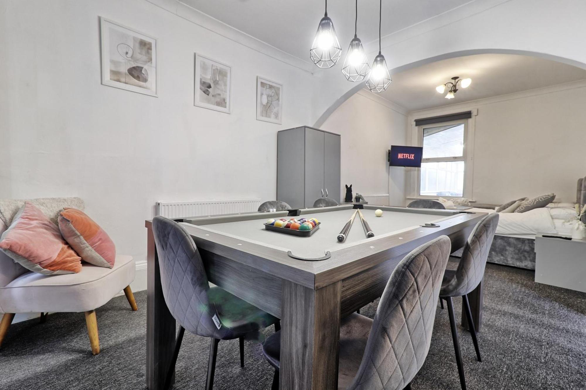 Beautiful Spacious Four Bedroom House With Parking For 2 Cars, 5 Minute Walk To Southend Station Экстерьер фото