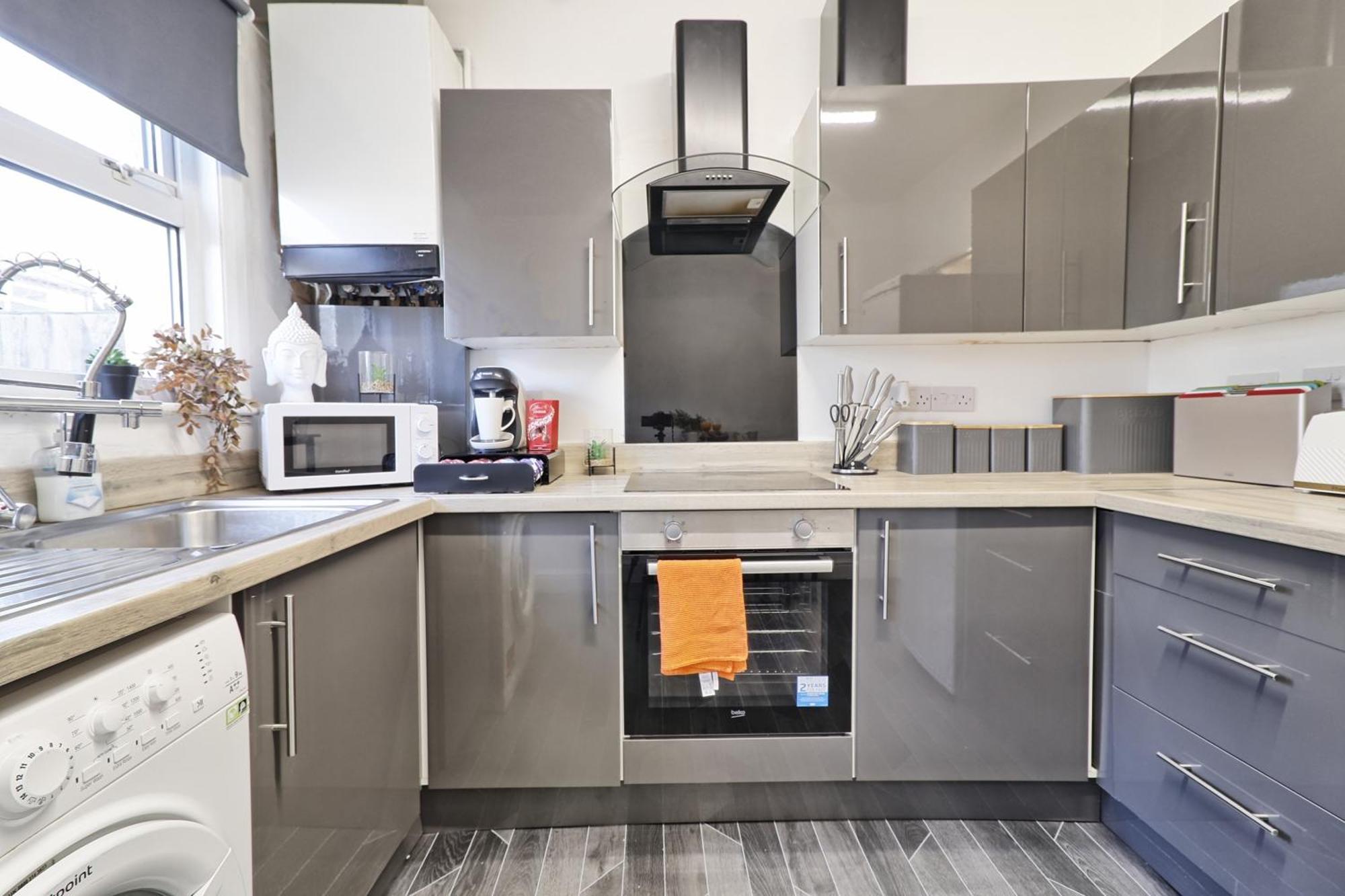 Beautiful Spacious Four Bedroom House With Parking For 2 Cars, 5 Minute Walk To Southend Station Экстерьер фото