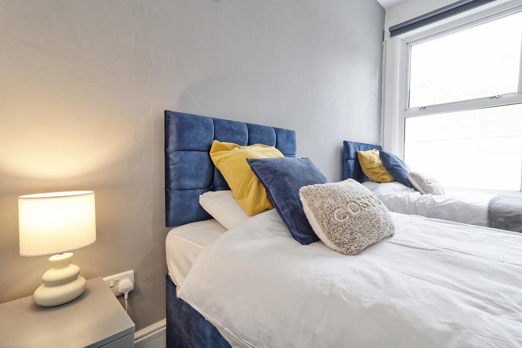 Beautiful Spacious Four Bedroom House With Parking For 2 Cars, 5 Minute Walk To Southend Station Экстерьер фото