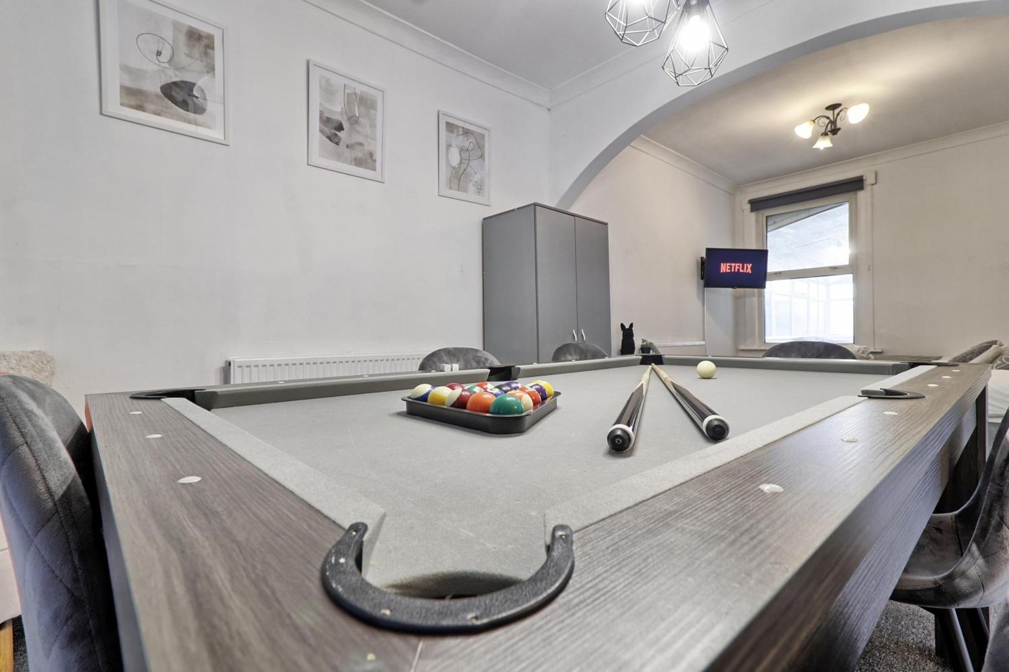 Beautiful Spacious Four Bedroom House With Parking For 2 Cars, 5 Minute Walk To Southend Station Экстерьер фото
