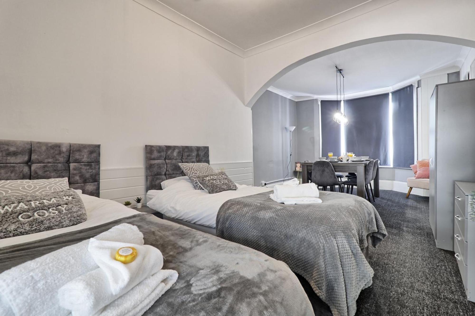 Beautiful Spacious Four Bedroom House With Parking For 2 Cars, 5 Minute Walk To Southend Station Экстерьер фото