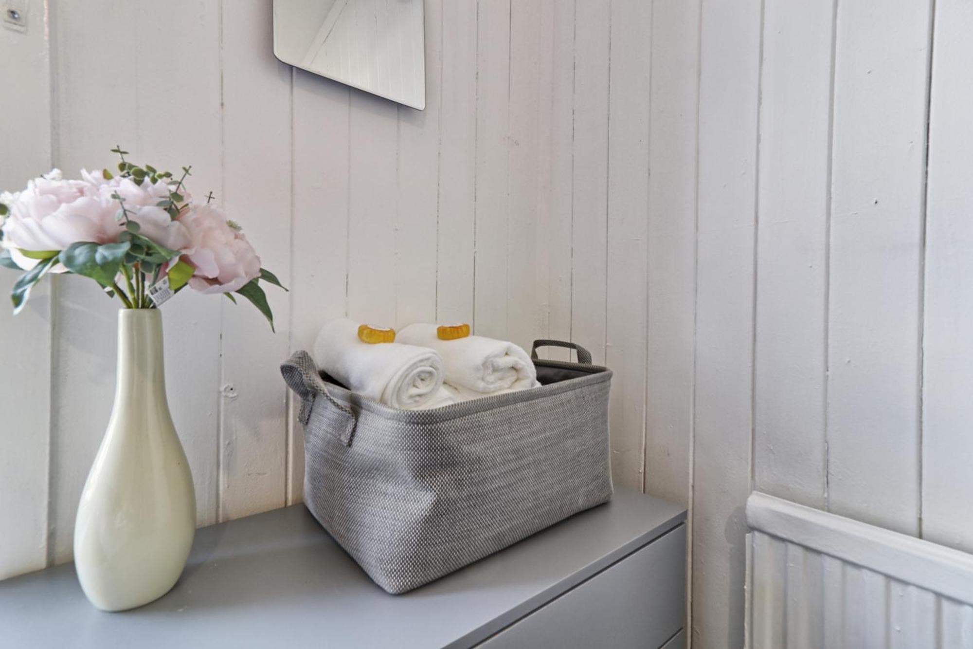 Beautiful Spacious Four Bedroom House With Parking For 2 Cars, 5 Minute Walk To Southend Station Экстерьер фото