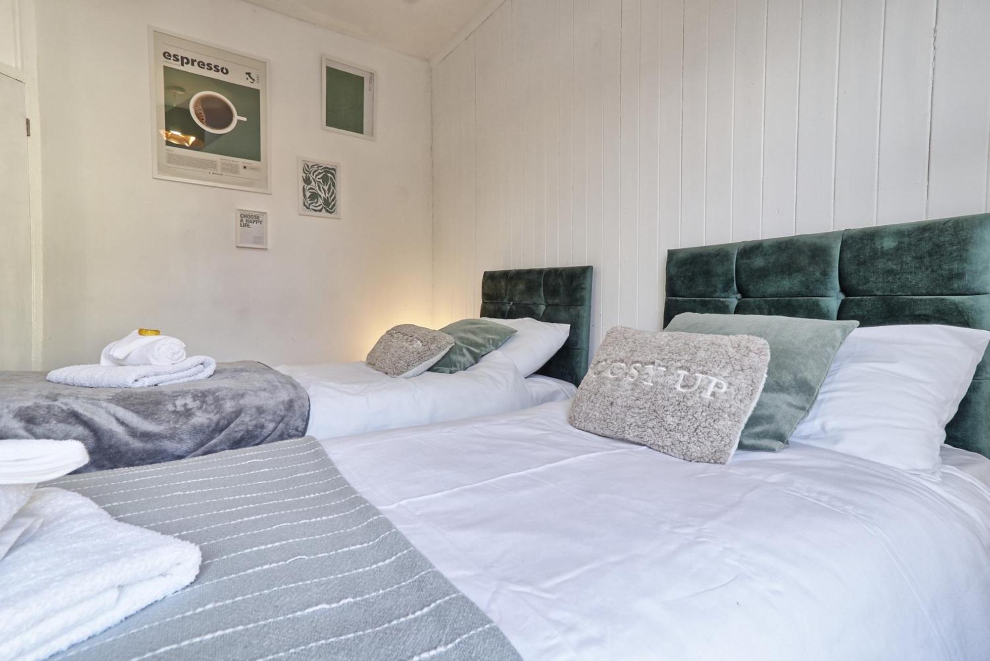Beautiful Spacious Four Bedroom House With Parking For 2 Cars, 5 Minute Walk To Southend Station Экстерьер фото