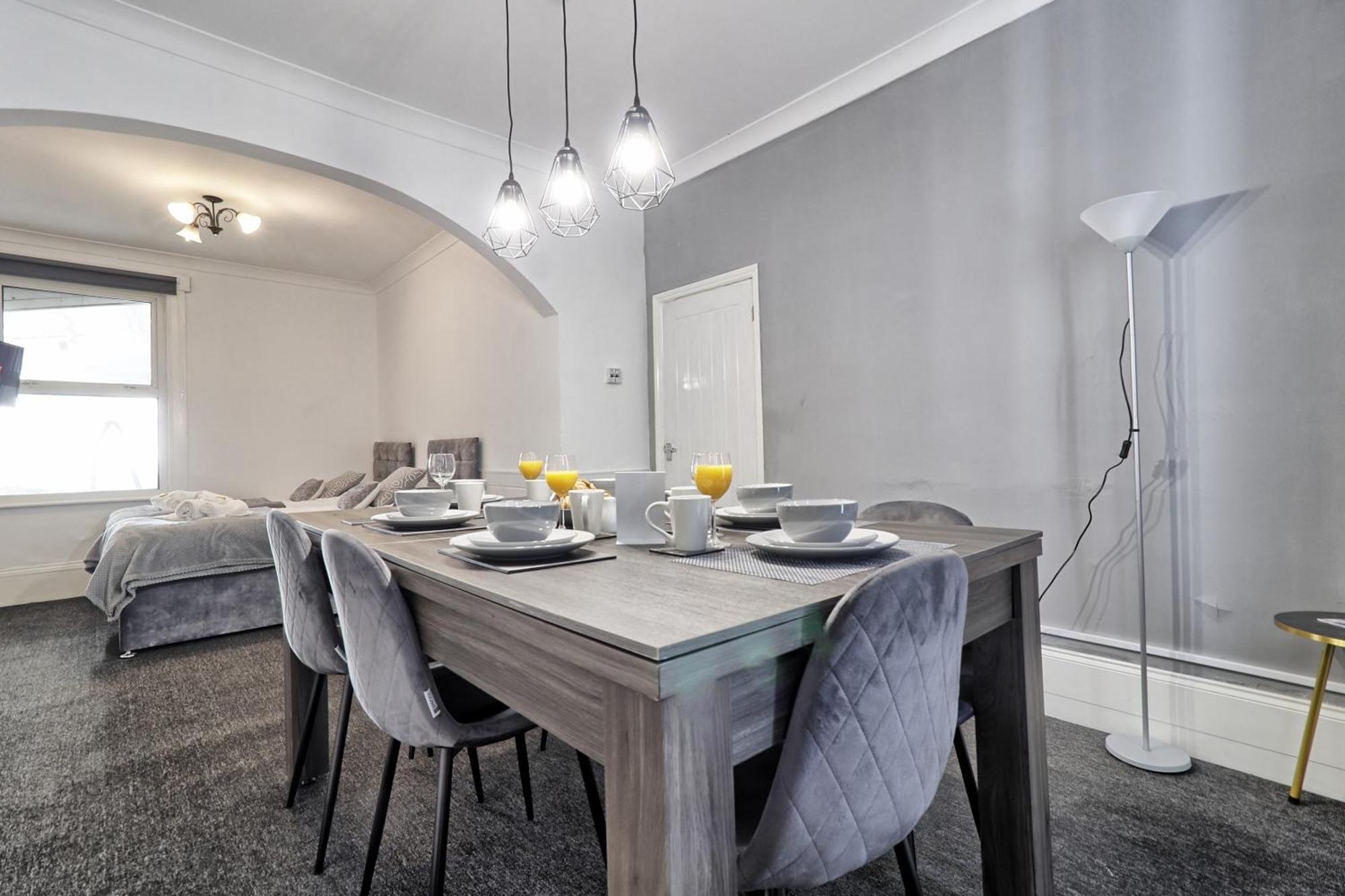 Beautiful Spacious Four Bedroom House With Parking For 2 Cars, 5 Minute Walk To Southend Station Экстерьер фото